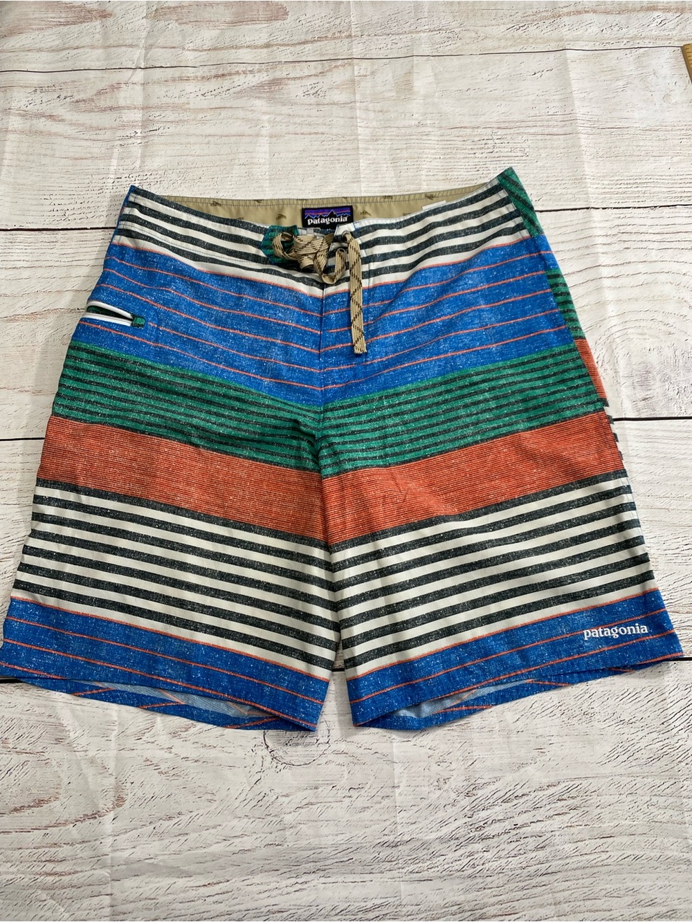 Patagonia Men’s Wavefarer Striped Board Shorts size 32